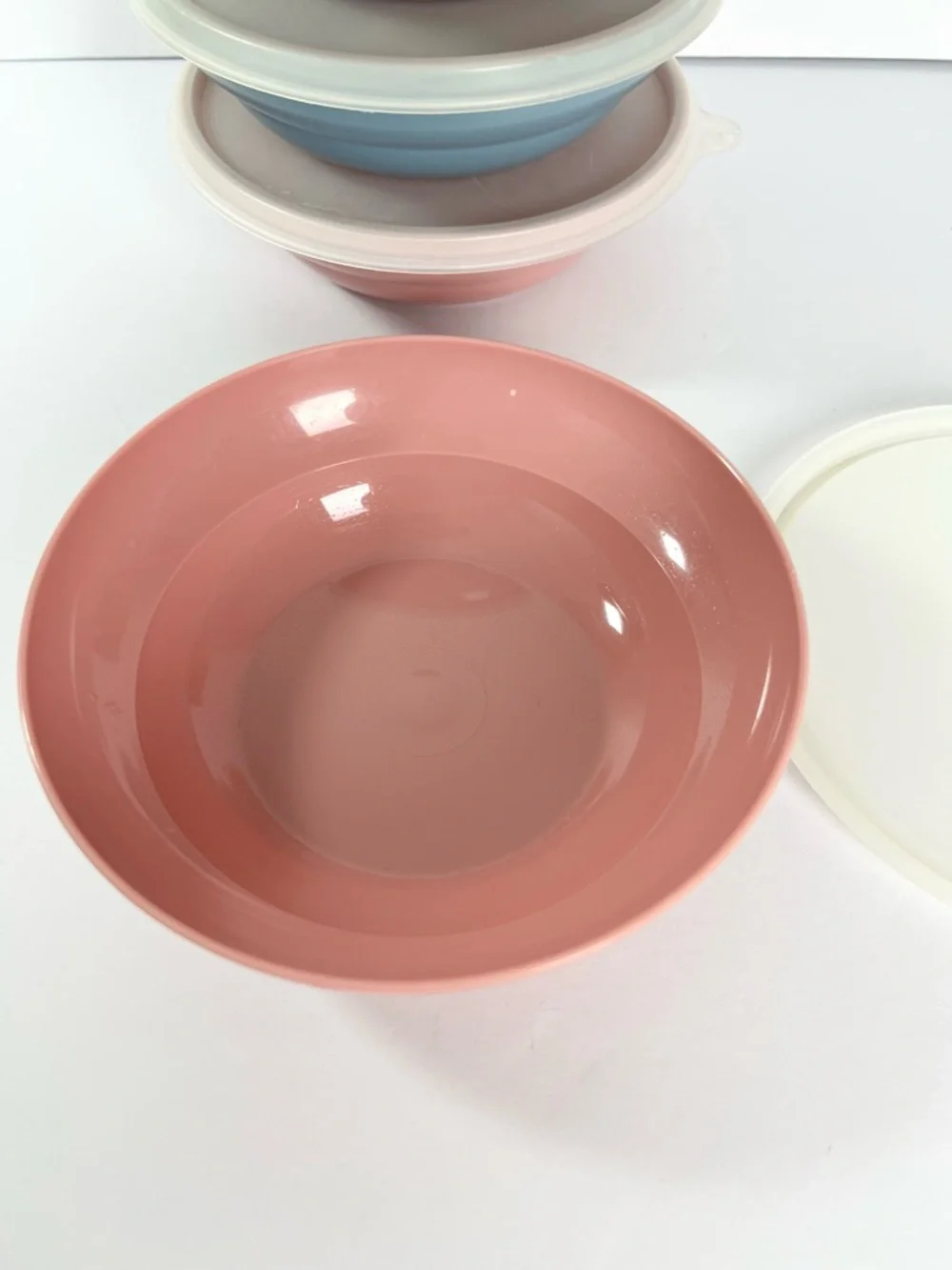 Vintage Tupperware cereal bowls‎ with lids Mauve country pink blue 1980s